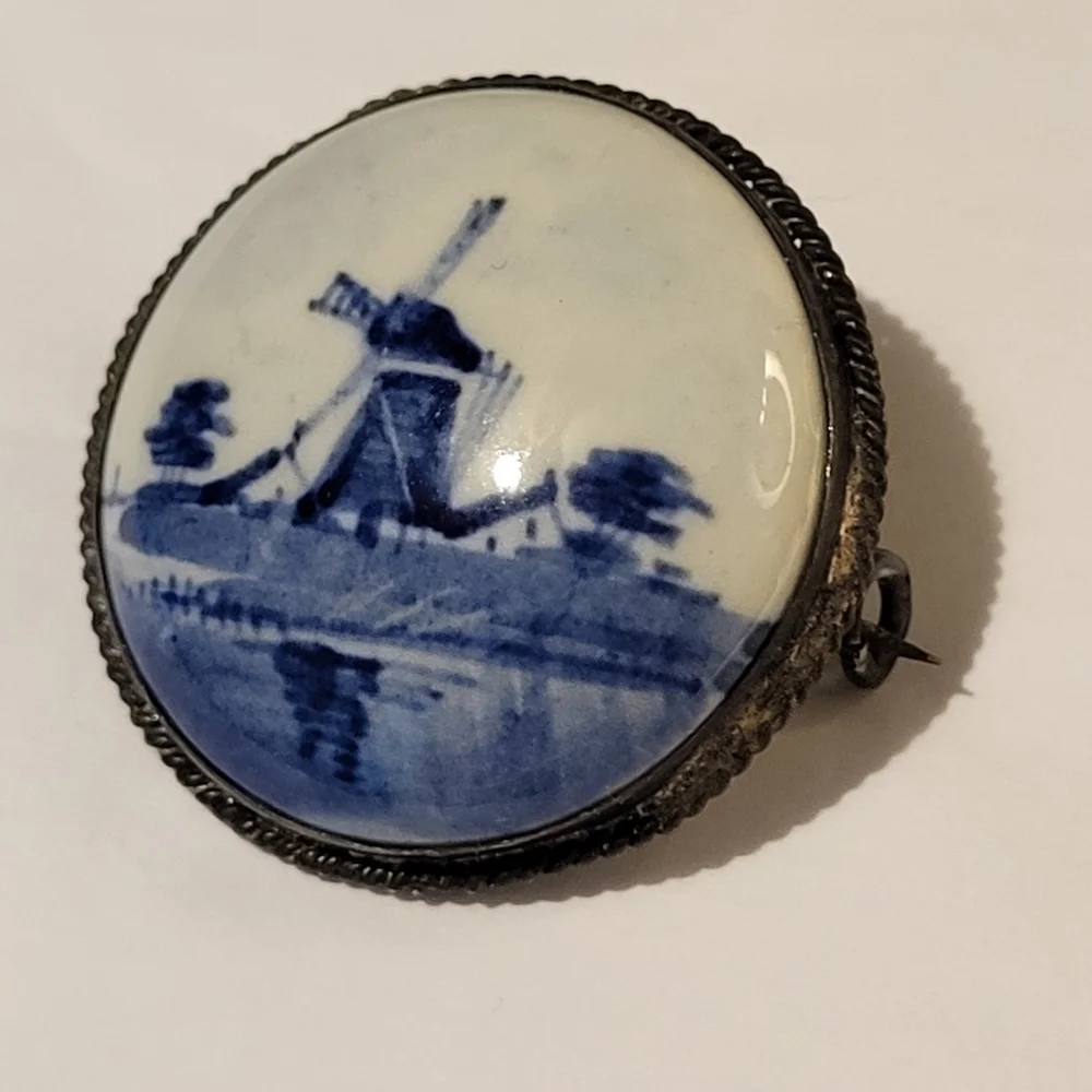 Vintage Delfts Holland Brooch - Picture 7 of 7